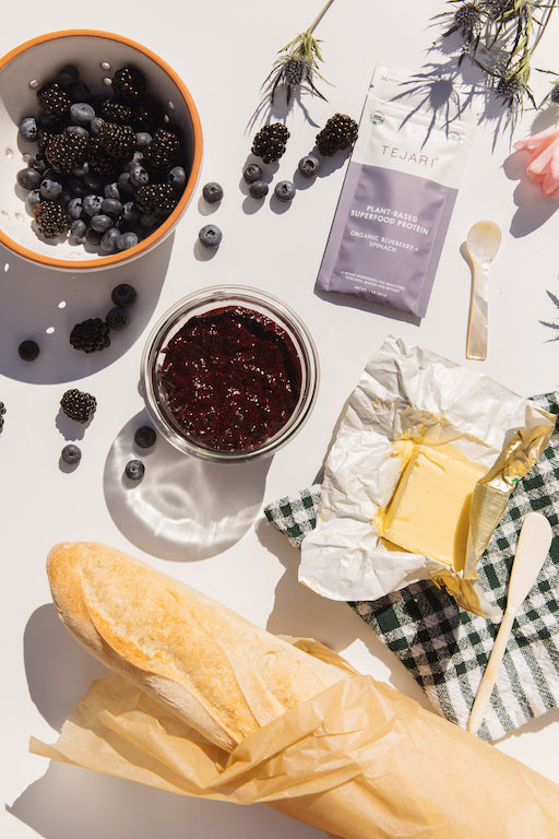 Appetizing Setting Bowl of Blueberry and blueberry Puree 